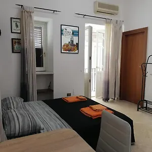 Maison d'hôtes A Due Passi Appartament